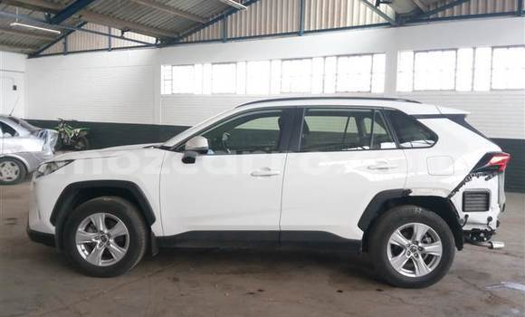 Buy Used Toyota RAV4 White Car in Maputo in Maputo Buy Used Toyota RAV4 White Car in Maputo in Maputo