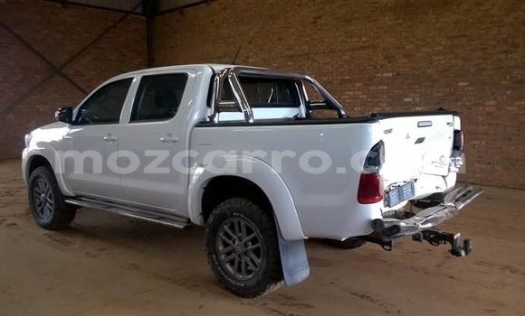 Buy Used Toyota Hilux White Car in Nampula in Nampula