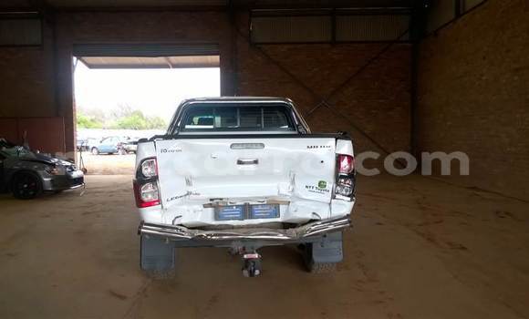Buy Used Toyota Hilux White Car in Nampula in Nampula Buy Used Toyota Hilux White Car in Nampula in Nampula