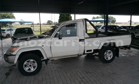 Buy Used Toyota Land Cruiser White Car in Maputo in Maputo Buy Used Toyota Land Cruiser White Car in Maputo in Maputo