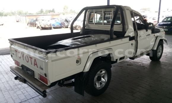 Buy Used Toyota Land Cruiser White Car in Maputo in Maputo Buy Used Toyota Land Cruiser White Car in Maputo in Maputo
