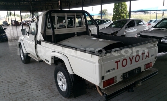 Buy Used Toyota Land Cruiser White Car in Maputo in Maputo Buy Used Toyota Land Cruiser White Car in Maputo in Maputo
