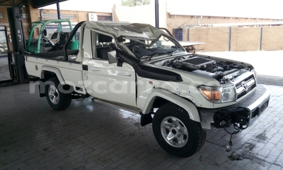 Buy Used Toyota Land Cruiser White Car in Maputo in Maputo Buy Used Toyota Land Cruiser White Car in Maputo in Maputo