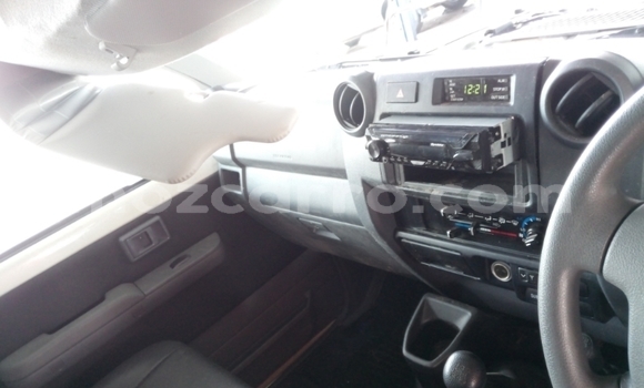Buy Used Toyota Land Cruiser White Car in Maputo in Maputo Buy Used Toyota Land Cruiser White Car in Maputo in Maputo