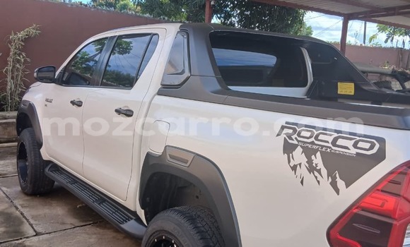 Comprar Usado Toyota Hilux Branco Carro em Maputo em Maputo Comprar Usado Toyota Hilux Branco Carro em Maputo em Maputo