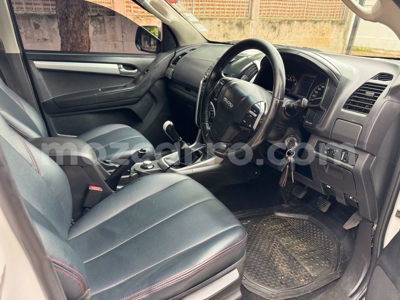 Big with watermark isuzu d max maputo maputo 41619