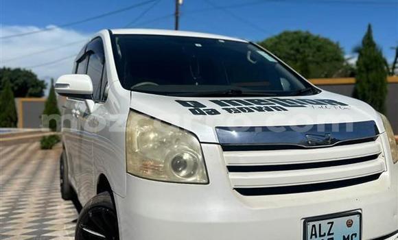 Buy Used Toyota Noah White Car in Maputo in Maputo