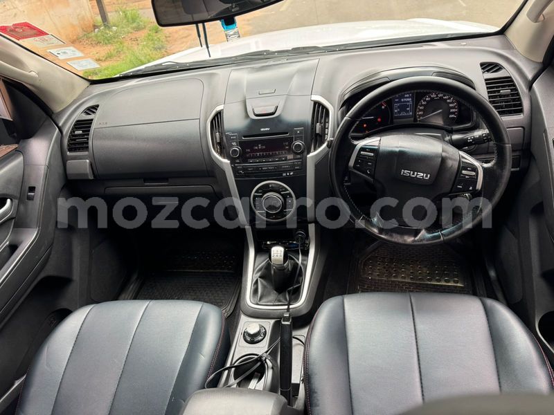 Big with watermark isuzu d max maputo maputo 41624