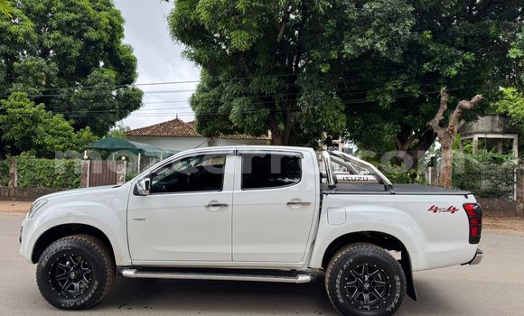Comprar Usado Isuzu D-MAX Branco Carro em Maputo em Maputo Comprar Usado Isuzu D-MAX Branco Carro em Maputo em Maputo
