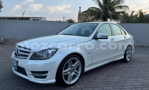 Tenga Tsaru Mercedes-Benz C-Classe Chena Mota in Maputo in Maputo Tenga Tsaru Mercedes-Benz C-Classe Chena Mota in Maputo in Maputo
