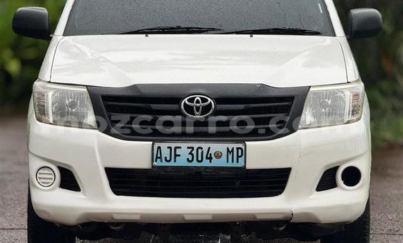 Buy Used Toyota Hilux White Car in Maputo in Maputo