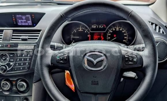 Comprar Usado Mazda BT-50 Branco Carro em Maputo em Maputo Comprar Usado Mazda BT-50 Branco Carro em Maputo em Maputo