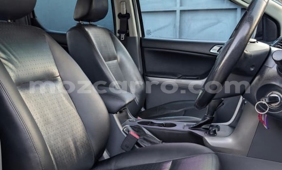 Comprar Usado Mazda BT-50 Branco Carro em Maputo em Maputo Comprar Usado Mazda BT-50 Branco Carro em Maputo em Maputo