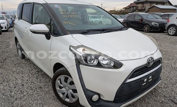 Comprar Usado Toyota Sienta Branco Carro em Maputo em Maputo