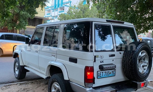 Tenga Tsaru Toyota Land Cruiser Chena Mota in Maputo in Maputo