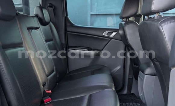 Comprar Usado Mazda BT-50 Branco Carro em Maputo em Maputo Comprar Usado Mazda BT-50 Branco Carro em Maputo em Maputo