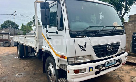 Tenga Tsaru Nissan 100NX Chena Mota in Maputo in Maputo