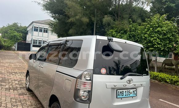 Comprar Usado Toyota Noah De outros Carro em Maputo em Maputo Comprar Usado Toyota Noah De outros Carro em Maputo em Maputo