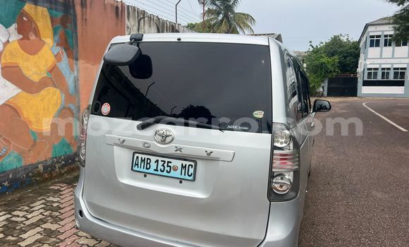 Comprar Usado Toyota Noah De outros Carro em Maputo em Maputo Comprar Usado Toyota Noah De outros Carro em Maputo em Maputo