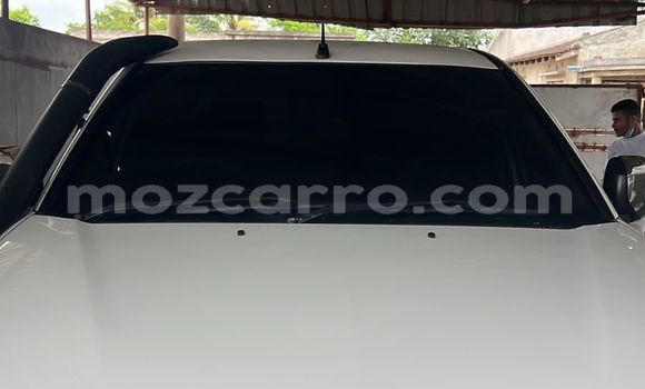 Comprar Usado Mitsubishi L200 Branco Carro em Maputo em Maputo Comprar Usado Mitsubishi L200 Branco Carro em Maputo em Maputo