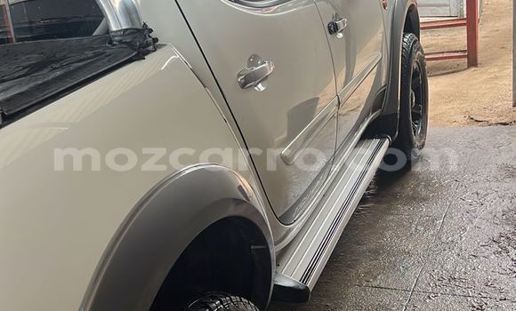 Comprar Usado Mitsubishi L200 Branco Carro em Maputo em Maputo Comprar Usado Mitsubishi L200 Branco Carro em Maputo em Maputo