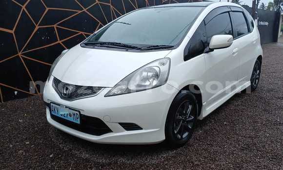 Nunua Ilio tumika Honda Fit Nyeupe Gari ndani ya Maputo nchini Maputo Nunua Ilio tumika Honda Fit Nyeupe Gari ndani ya Maputo nchini Maputo