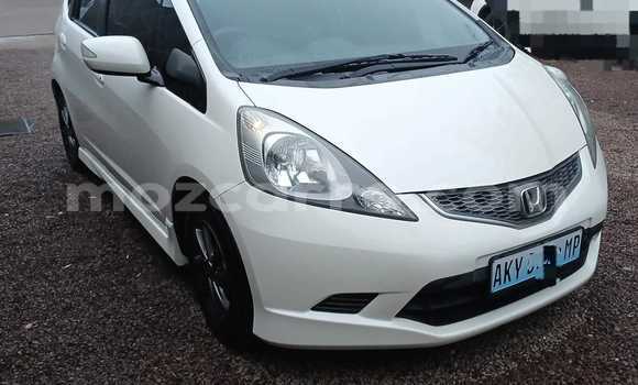Nunua Ilio tumika Honda Fit Nyeupe Gari ndani ya Maputo nchini Maputo Nunua Ilio tumika Honda Fit Nyeupe Gari ndani ya Maputo nchini Maputo