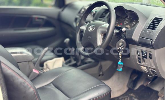 Nunua Ilio tumika Toyota Hilux Nyeupe Gari ndani ya Maputo nchini Maputo Nunua Ilio tumika Toyota Hilux Nyeupe Gari ndani ya Maputo nchini Maputo