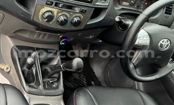 Nunua Ilio tumika Toyota Hilux Nyeupe Gari ndani ya Maputo nchini Maputo Nunua Ilio tumika Toyota Hilux Nyeupe Gari ndani ya Maputo nchini Maputo