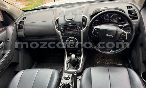 Nunua Ilio tumika Isuzu D-MAX Nyeupe Gari ndani ya Maputo nchini Maputo Nunua Ilio tumika Isuzu D-MAX Nyeupe Gari ndani ya Maputo nchini Maputo