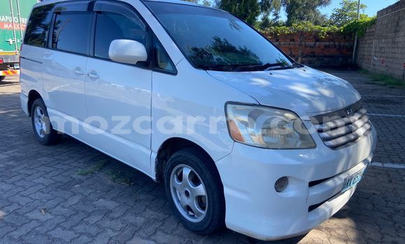 Nunua Ilio tumika Toyota Noah Nyeupe Gari ndani ya Maputo nchini Maputo