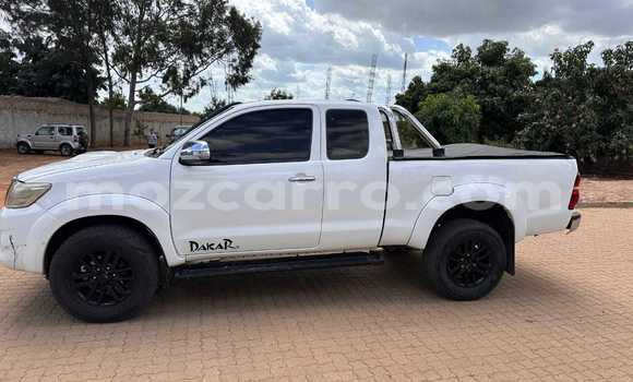 Comprar Usado Toyota Hilux Branco Carro em Maputo em Maputo