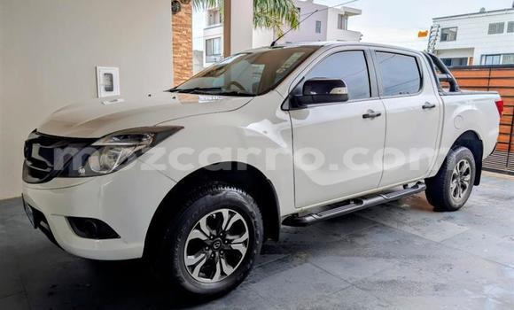 Comprar Usado Mazda BT-50 Branco Carro em Maputo em Maputo