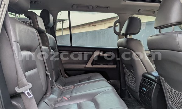 Buy Used Toyota Land Cruiser Beige Car in Maputo in Maputo Buy Used Toyota Land Cruiser Beige Car in Maputo in Maputo
