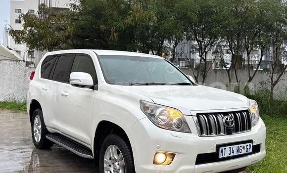 Nunua Ilio tumika Toyota Land Cruiser Prado Nyeupe Gari ndani ya Maputo nchini Maputo