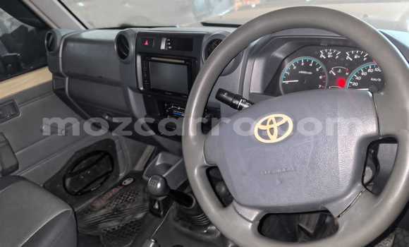 Nunua Ilio tumika Toyota Hilux Brown Gari ndani ya Maputo nchini Maputo Nunua Ilio tumika Toyota Hilux Brown Gari ndani ya Maputo nchini Maputo