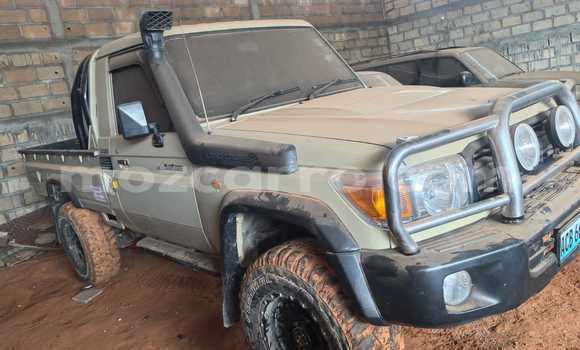 Nunua Ilio tumika Toyota Hilux Brown Gari ndani ya Maputo nchini Maputo Nunua Ilio tumika Toyota Hilux Brown Gari ndani ya Maputo nchini Maputo