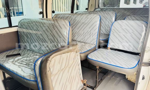 Comprar Usado Nissan Caravan Branco Carro em Maputo em Maputo Comprar Usado Nissan Caravan Branco Carro em Maputo em Maputo