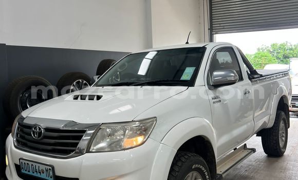 Nunua Ilio tumika Toyota Hilux Nyeupe Gari ndani ya Maputo nchini Maputo