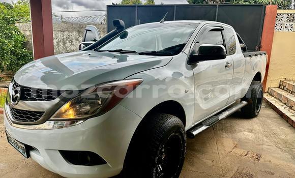 Comprar Usado Mazda BT-50 Branco Carro em Maputo em Maputo Comprar Usado Mazda BT-50 Branco Carro em Maputo em Maputo
