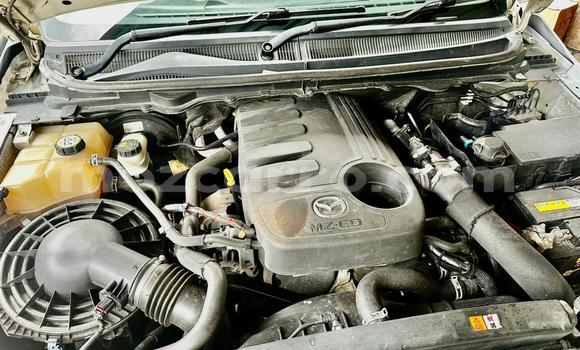 Comprar Usado Mazda BT-50 Branco Carro em Maputo em Maputo Comprar Usado Mazda BT-50 Branco Carro em Maputo em Maputo