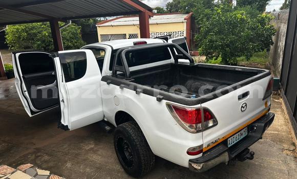 Comprar Usado Mazda BT-50 Branco Carro em Maputo em Maputo Comprar Usado Mazda BT-50 Branco Carro em Maputo em Maputo