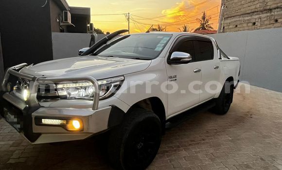 Nunua Ilio tumika Toyota Hilux Nyeupe Gari ndani ya Maputo nchini Maputo Nunua Ilio tumika Toyota Hilux Nyeupe Gari ndani ya Maputo nchini Maputo