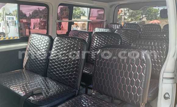 Buy Used Toyota Hiace White Car in Maputo in Maputo Buy Used Toyota Hiace White Car in Maputo in Maputo