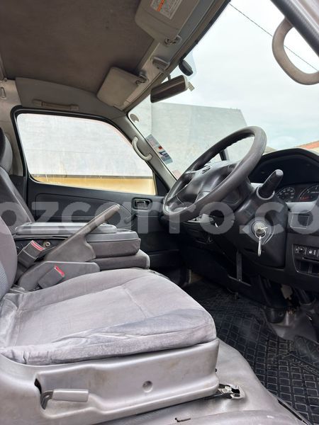 Big with watermark nissan caravan maputo maputo 42001
