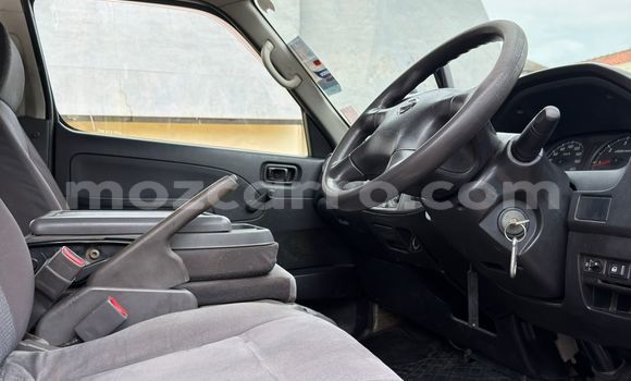 Tenga Tsaru Nissan Caravan Zvimwe Mota in Maputo in Maputo Tenga Tsaru Nissan Caravan Zvimwe Mota in Maputo in Maputo