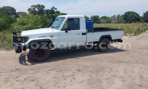 Comprar Usado Toyota Land Cruiser Branco Carro em Maputo em Maputo Comprar Usado Toyota Land Cruiser Branco Carro em Maputo em Maputo