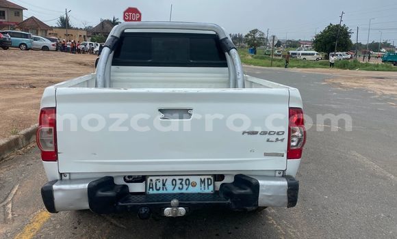 Comprar Usado Isuzu KB Branco Carro em Maputo em Maputo Comprar Usado Isuzu KB Branco Carro em Maputo em Maputo