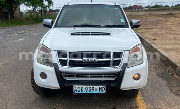 Comprar Usado Isuzu KB Branco Carro em Maputo em Maputo Comprar Usado Isuzu KB Branco Carro em Maputo em Maputo