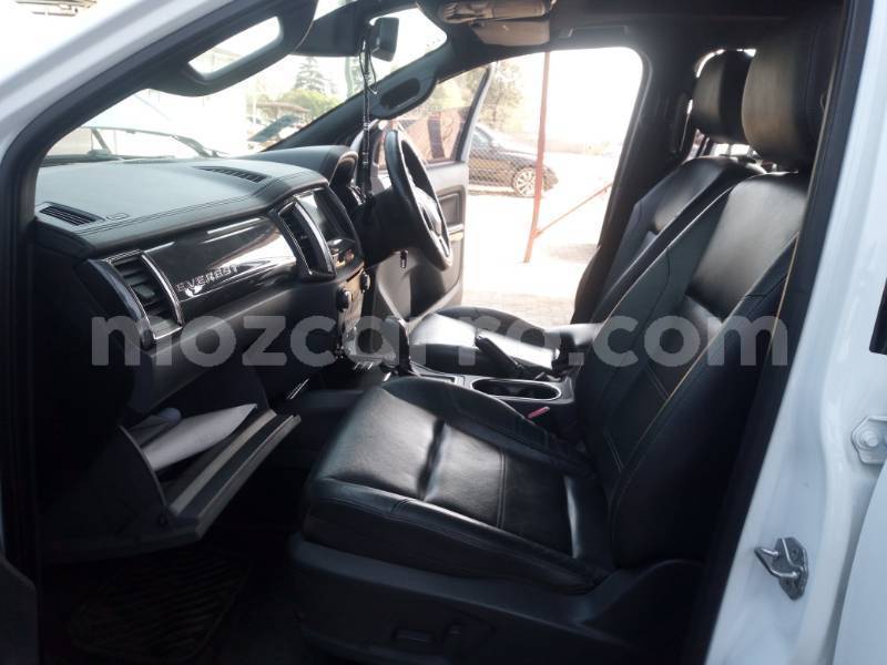 Big with watermark ford everest sofala beira 42097